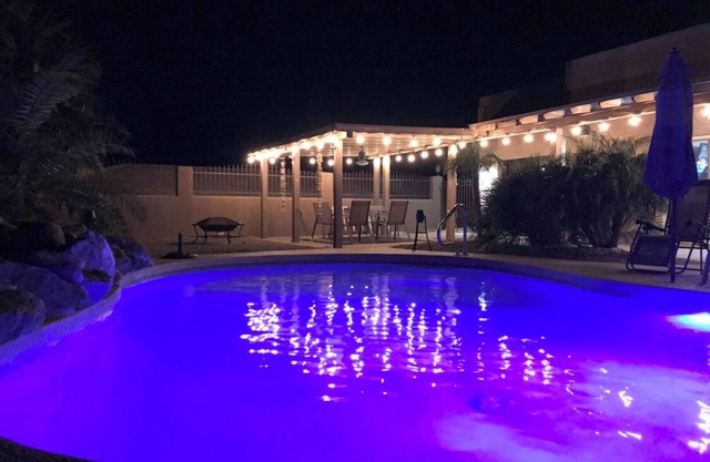 Relaxing Pool Home! Spacious 3 BR Home with Private Pool Minutes Away from Lake