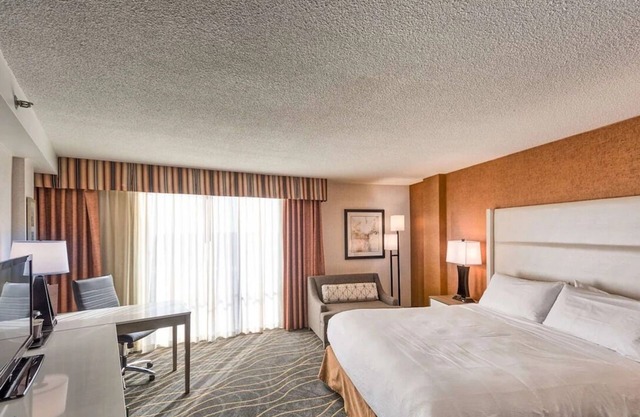 Relaxing Portland Stay Close to Downtown | Ideal For Romantic Couple Getaway