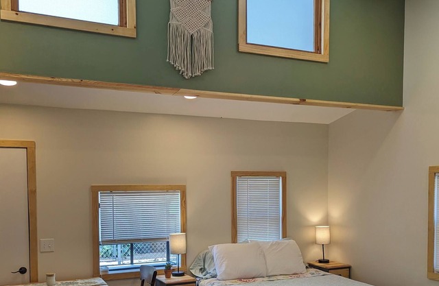 Relaxing Studio Walking Distance from Warriors Path State Park