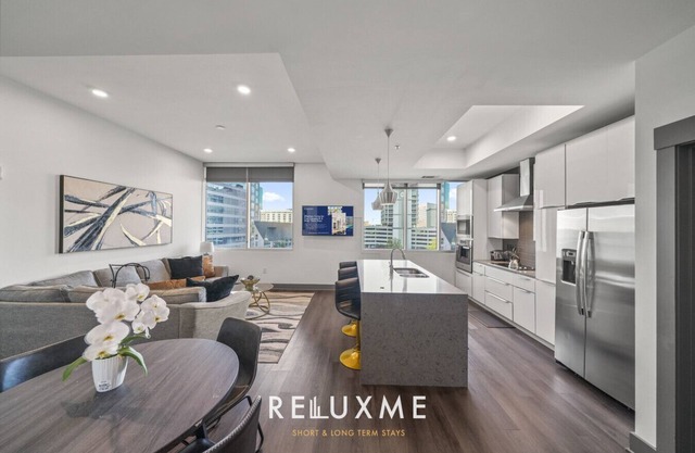 Reluxme | Uptown 3BR Lux High Rise w/ Skyline🌇