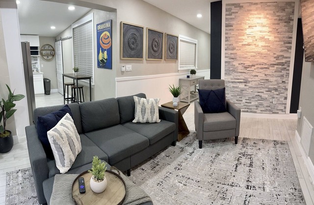 Remodeled 3br 1b Orlando FL home. Near Main events