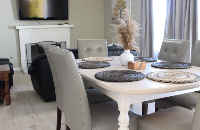 Remodeled cozy home - 2 mins from hospital and 15 mins from VAF base-