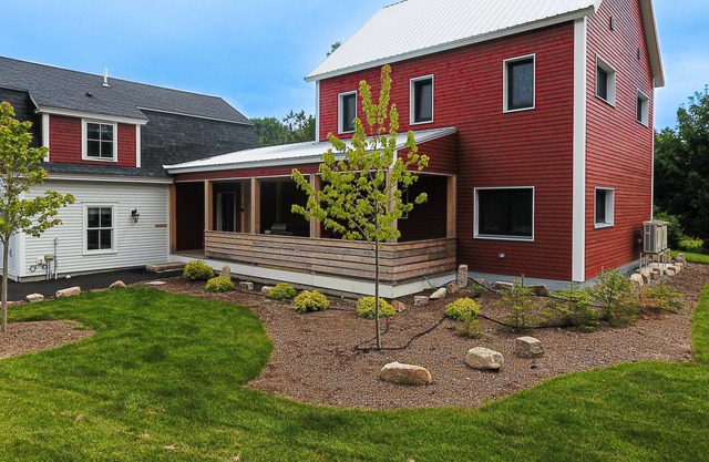 Remodeled dog-friendly home with attached apt, firepit, grill, deck, wood stove