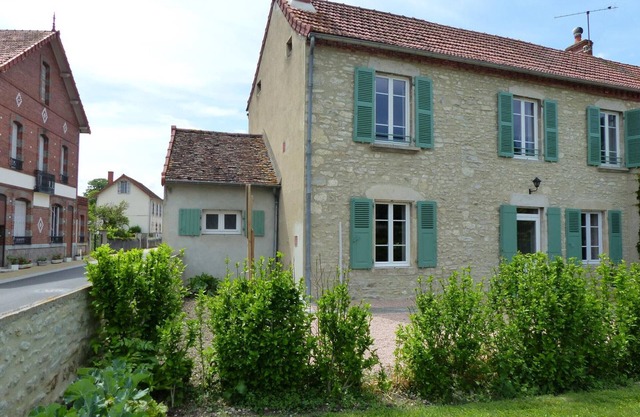 Casa con Jardín y Charmo en Corazón de Pueblo