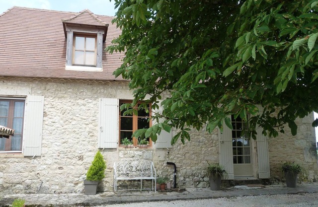 Casa de piedra, restaurado en el hermoso lugar.