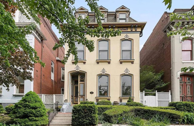 Renovated 1 BR Apartment - Private - w/ View of Saint Louis Arch