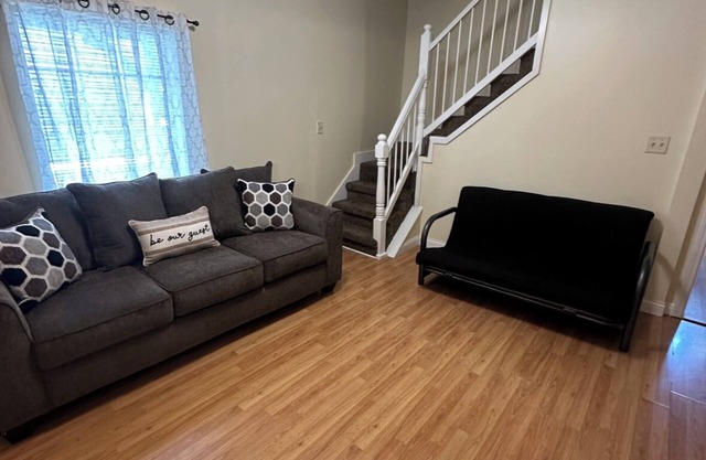 Renovated 2 floor spacious apartment in downtown lafayette!