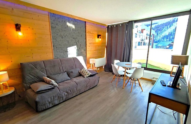 Apartamento renovado, 2 piezas, 4 personas, frente a la nieve, orientación sur