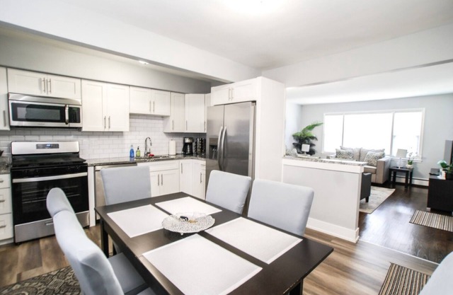 Renovated 2bed Apartment in Quiet Neighborhood near Park and Shopping