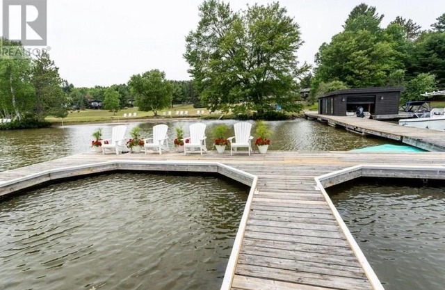 Renovated 3 Bed, 3 Bath. Mins from Port Sandfield. Tennis! Beach!