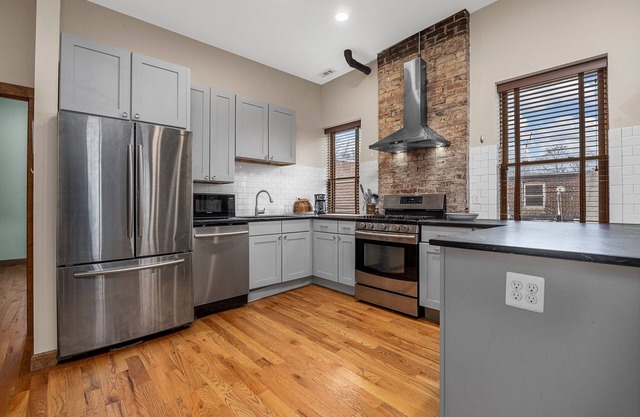 Renovated 3 Bedroom Penthouse Suite in Benton Park