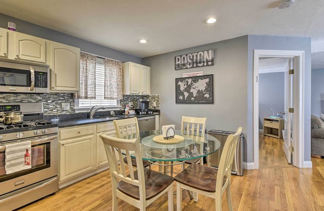 Renovated Boston Apt - Walk to Downtown Transit!