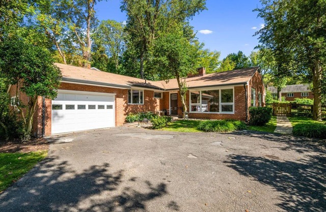 Renovated Bright Oasis w/ Garage and Yard! 20 minutes to DC and Famous Landmarks