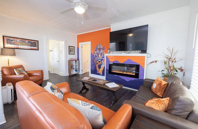 Renovated Bungalow 1 Block from Downtown Seneca! 7 miles from Clemson!