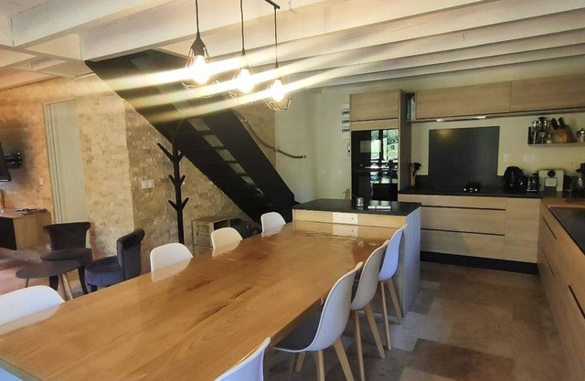 Chalet renovado, 4 habitaciones, zona tranquila, parking