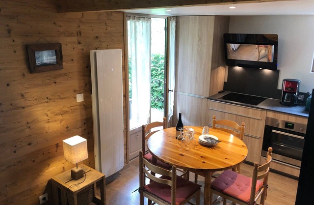 Hermoso chalet renovado con jardín y cerca del golf