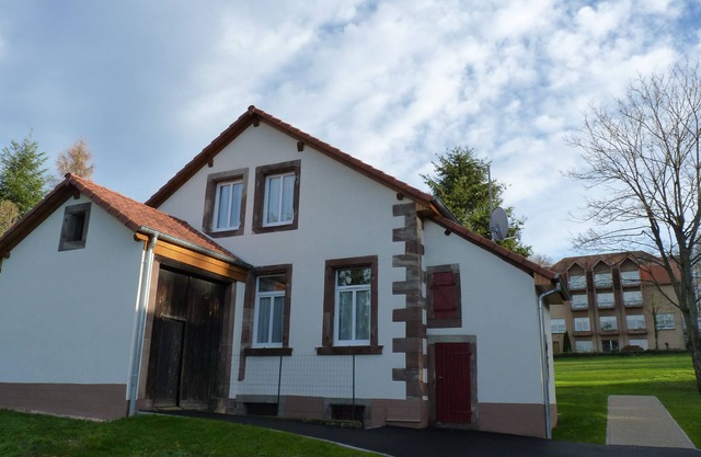 Casa forestal renovada con acceso para minusválidos.