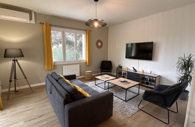 Pabellón Moderno y Renovado con Jardín, Ideal para Familias y Niños, Cerca del Centro de Broût-Vernet