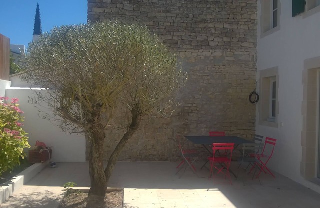 Casa de pueblo renovada con bastante patio 6/8