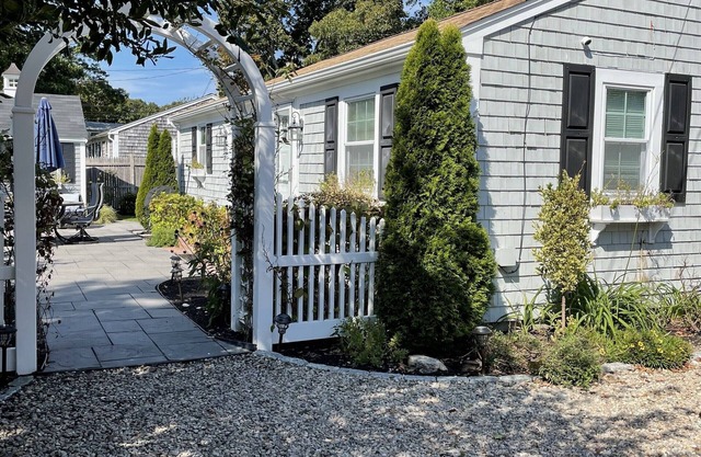 Renovated year round Cape house steps from a Private Beach