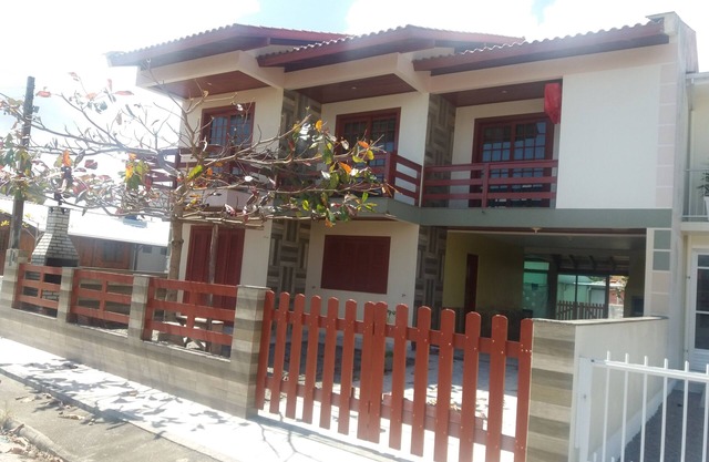 ALQUILO CASA PLAYA MAR ABIERTO / PINO 2 PISOS / 220 M2