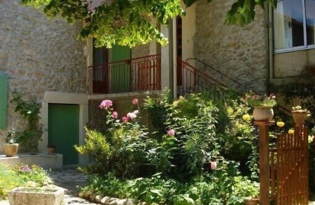 Alquiler de apartamento en casa de campo provenzal, en el campo (laureles)