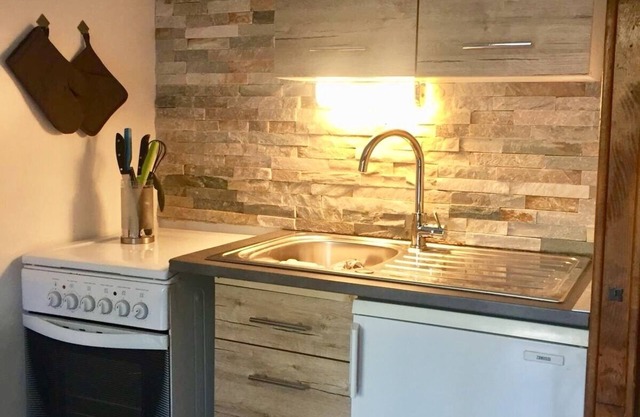 Alquiler estudio praloup 1600 al pie del bosque 4 personas tierra jardín