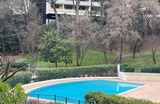 RESIDENCE LES PALMIERS BEL APPARTEMENT IN RESIDENCE: Swimming pool and tennis court