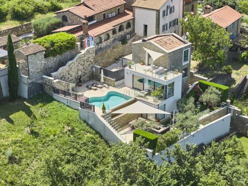 Residence Monte near Umag for 10 people with heated infinity pool, spa & play room