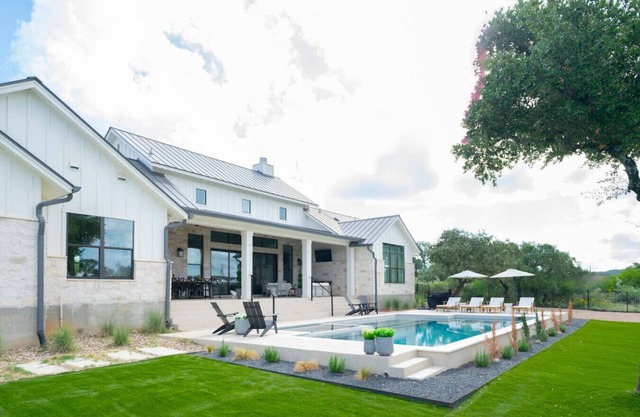 Hill Country Retreat | Golf Club | Walk to Winery