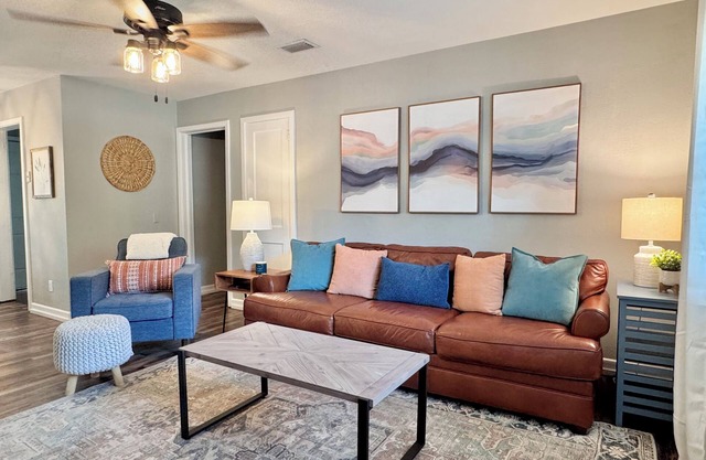 Azalea Avenue - 4 Beds, Sleeps 6, Close to VSU & 15 min to Wild Adventures