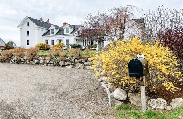 Casa de campo costera con playa privada y 12 suites y 12 baños y 28 huéspedes