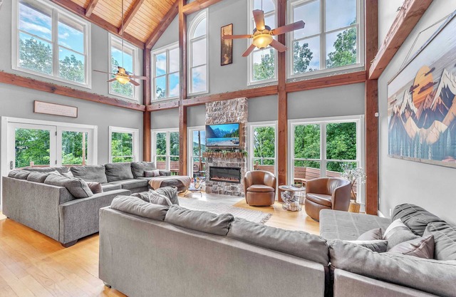 The Retreat at Wildwood - Hot Tub, Theater, & Deck