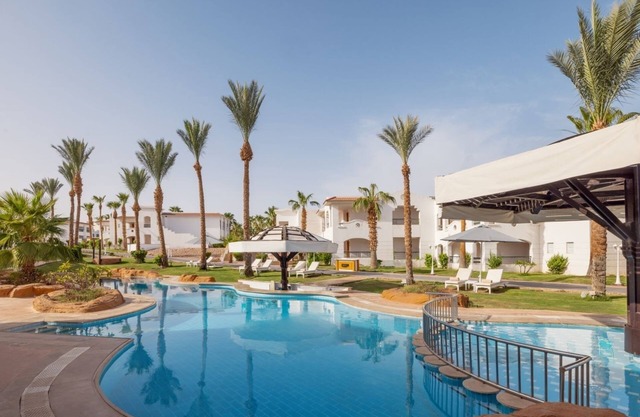 Retreat Near Naama Bay – Quick Access l 4 Spacious Rooms, Waterpark & Spa