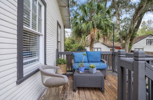 Retro Retreat minutes from downtown