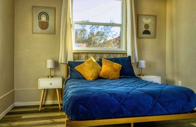 Retro Retreat - A Desert Oasis