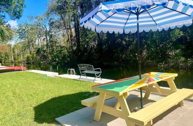 Retro Retreat-Waterfront,Kayaks,Boatslip,bikes,grill