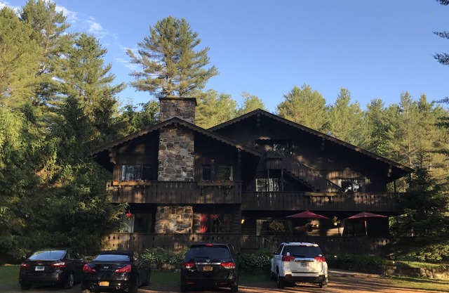 ¡GRAN ADIRONDACK LODGE PERFECTO PARA REUNIONES / RETIRADAS! $ 1200 una noche duerme 42!