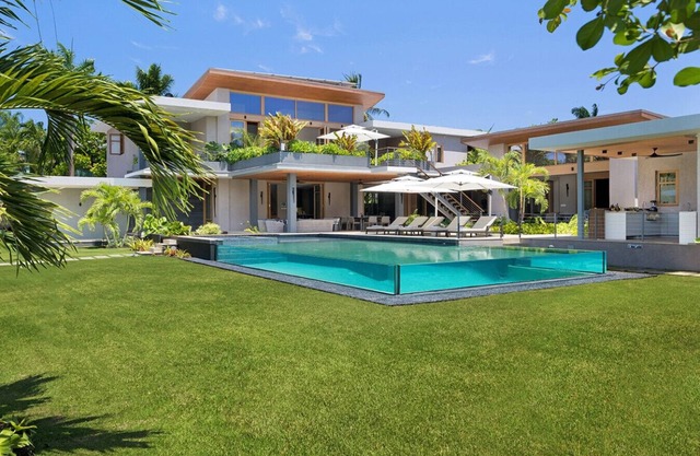 Reverie- Stunning 5BR Villa w/ Chef, Pool, Gym & Beach Access in Old Fort Bay