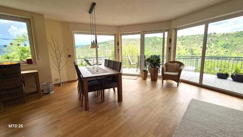 RHEIN-WALD Exklusives Apartment mit Rheinblick