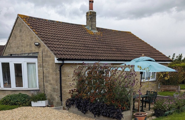 RHODE ACRES, pet friendly, with a garden in Hazelbury Bryan