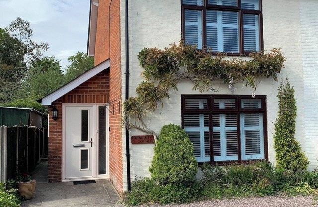 Rhubarb Cottage, stylish home close to Lyndhurst High street & New Forest trails