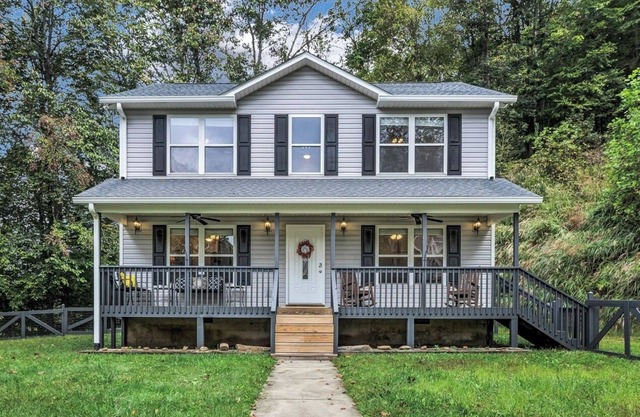 Ridgeview Retreat with Firepit and Mountain Views