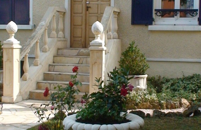 'Orilla derecha' A tiro de piedra de París con jardín 'Como en casa'