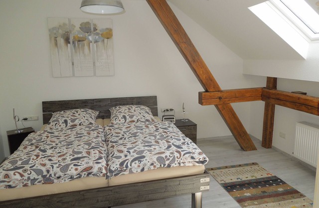 Justo en el Rin en el patrimonio mundial Valle del Alto Rin Medio entre castillos y viñas