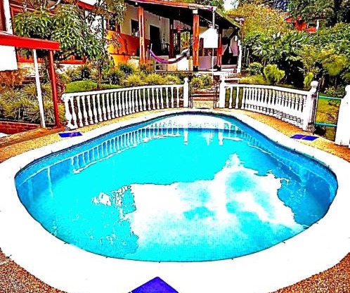 Rincón del colibrí/casa campestre/piscina/la vega