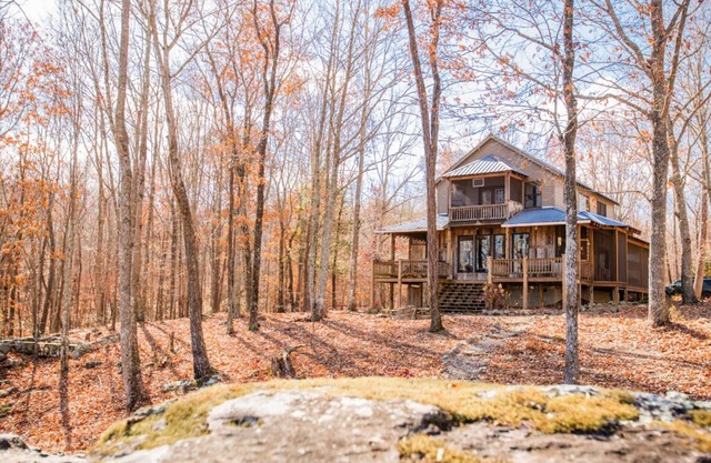 Rising Sun Retreat, 15 Acres on a Bluff - Sleeps 14+