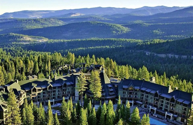 Ritz Carlton Lake Tahoe 3 BD/ 3.5 BA Sleeps 10