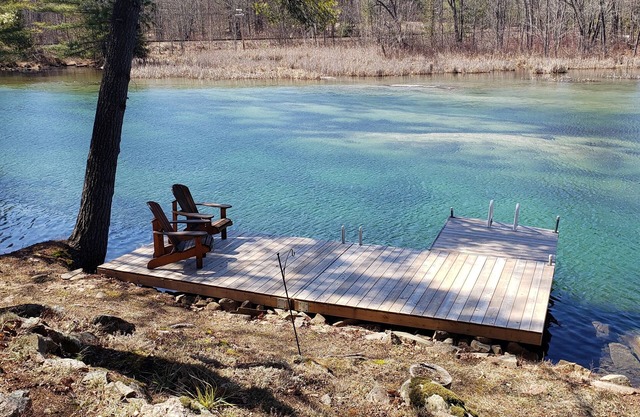 River Front Cottage Washago, gateway to Muskoka 3BRs, 2.5 Baths. Easy Access