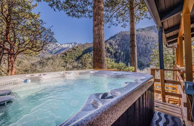 River Haus Sequoia - Views+KingBeds+HotTub+Modern